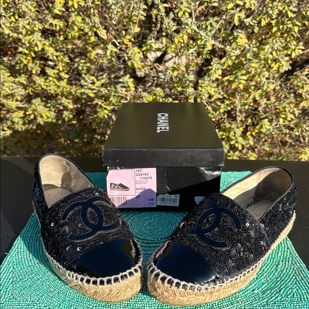 CHANEL serial#G29762 Black Sequin patent leather espadrilles-size 37-used